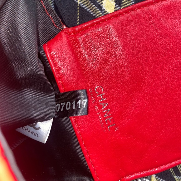 CHANEL Y2K BOX CROSSBODY BAG - Picture 4 of 7